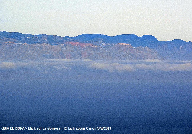 GUIA DE ISORA > Zoom-Blick auf La Gomera