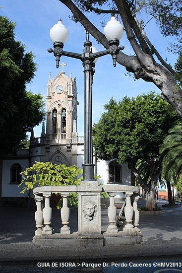 GUIA DE ISORA > Kirche de Nuestra Senora de la Luz im Park Dr. Pedro Caceres