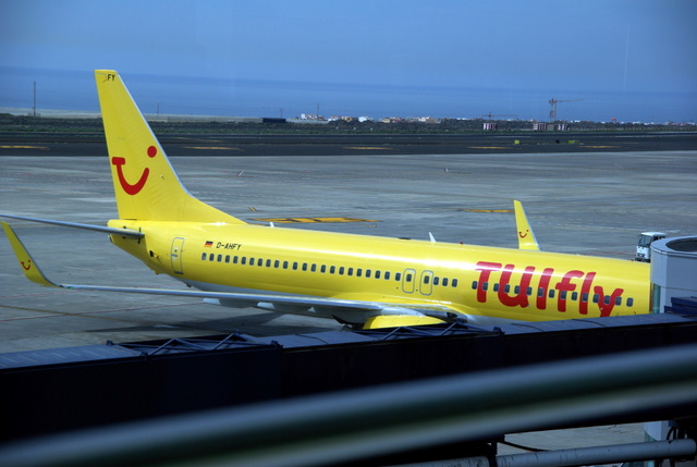 AEROPUERTO TENERIFE SUR > Flughafen Reina Sofia > TUI Flugzeug