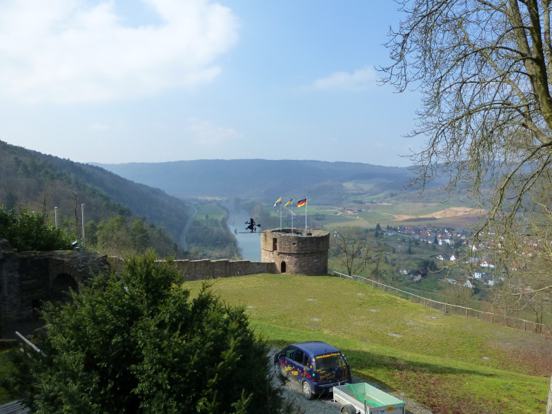 D:BW>Freudenburg>Blick in die Vorburg und ins Maintal