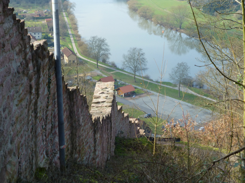 D:BW>Freudenburg>Blick ins Maintal innerhalb der westlichen Schenkelmauer