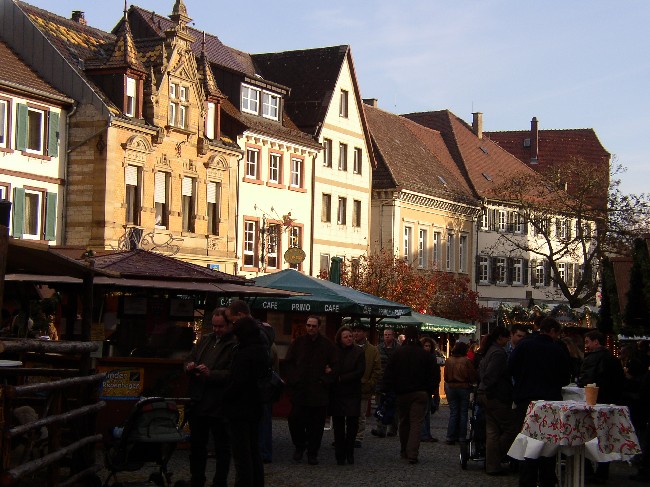 BRETTEN > Marktplatz