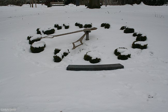 VILLINGEN > stehengebliebene grüne Uhr im Schnee