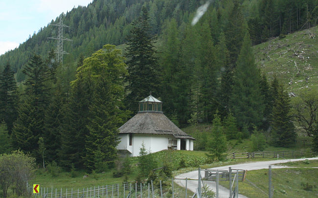 A10 > TAUERNALM > Kapelle bei der Rastanlage