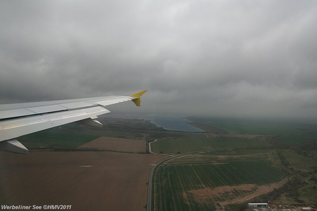 BLICK AUF WERBELINER SEE > Landeanflug Leipzig