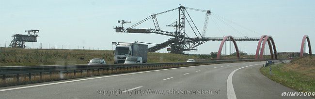 LEIPZIGER NEUSEENLAND > Abraumbagger und -absetzer an der A38