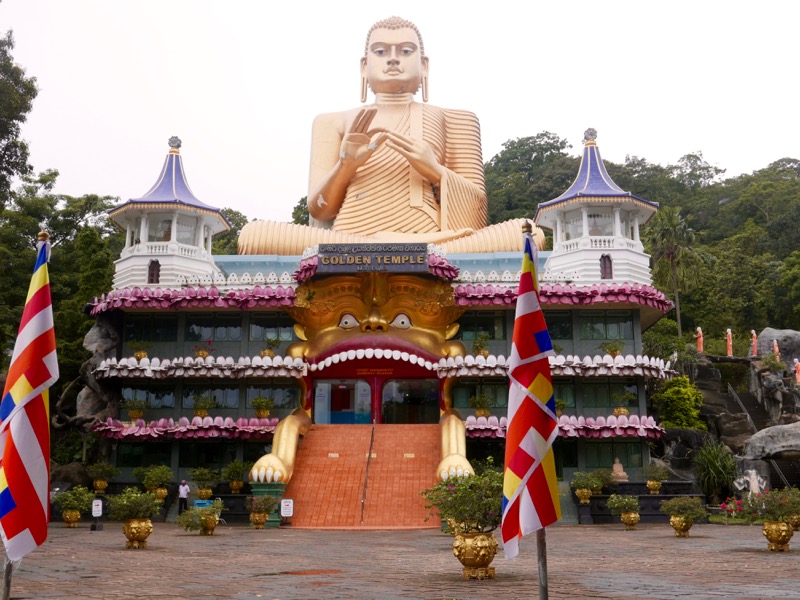 Dambulla  > goldener Tempel