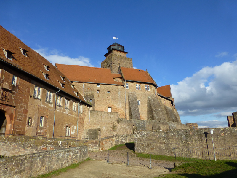 D:Hessen>Burg Breuberg>Vorwerk>Blick auf die Burg