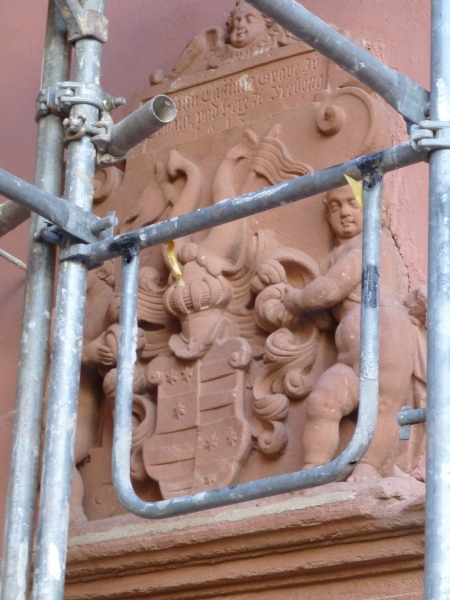 D:Hessen>Burg Breuberg>Johann-Casimir-Bau>Erbacher Wappen