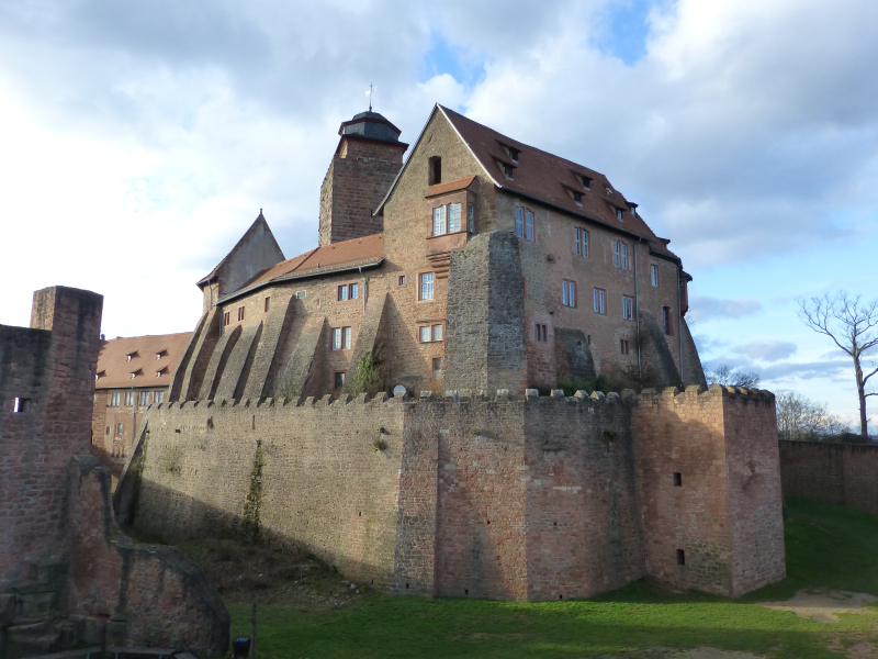 D:Hessen>Burg Breuberg>Hauptburg von Südosten