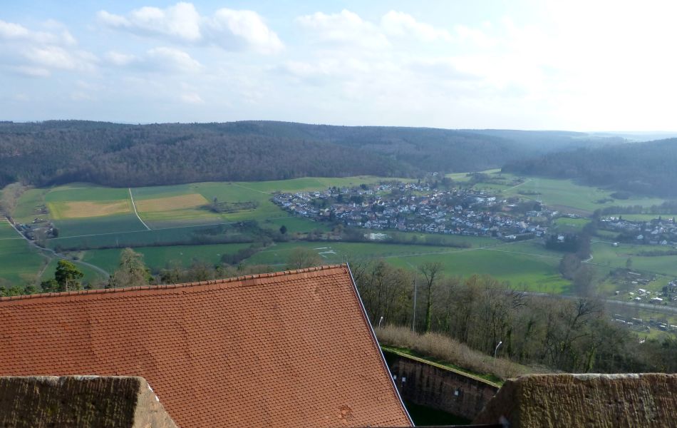 D:Hessen>Burg Breuberg>Kernburg>Bergfried>Blick nach Osten