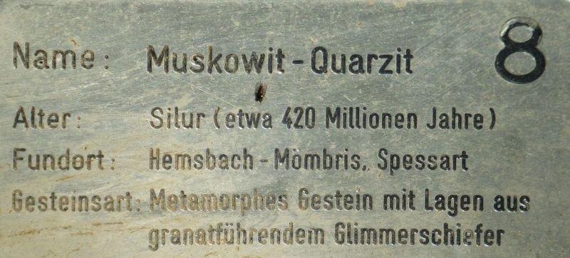 D:Hessen>Büdingen>Altstadtparkplatz>Muskowit-Quarzit>Schild