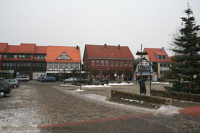 WITTINGEN > Marktplatz - Figurengruppe