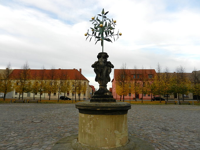 ORANIENBAUM > Marktplatz