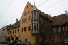 AUGSBURG > Fuggerei > Haupttor und Seniorat mit dem Höchstetter-Erker AUGSBURG > Fuggerei > Haupttor und Seniorat mit dem Höchstetter-Erker