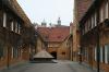 AUGSBURG > Fuggerei > Mittlere Gasse mit Blick zum Brunnen und in die Ochsengasse