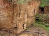 POPULONIA > etruskische Grabhöhlen in einer Wand POPULONIA > etruskische Grabhöhlen in einer Wand