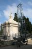 SITGES > Sant Sebastia > Friedhof - Aufzug für die Bestattung