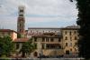 LUCCA > Stadtmauer - Weg zwischen den Bastionen S. Maria und Colombano - Blick zur Kathedrale