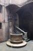 SIENA > Via Pantaneto > Brunnen in einem Innenhof SIENA > Via Pantaneto > Brunnen in einem Innenhof