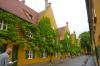 Fuggerei die kleine Stadt in der Stadt Augsburg 3