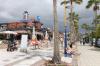 PLAYA DE LAS AMERICAS > Avda. de Las Americas > Mosaike um Bäume PLAYA DE LAS AMERICAS > Avda. de Las Americas > Mosaike um Bäume