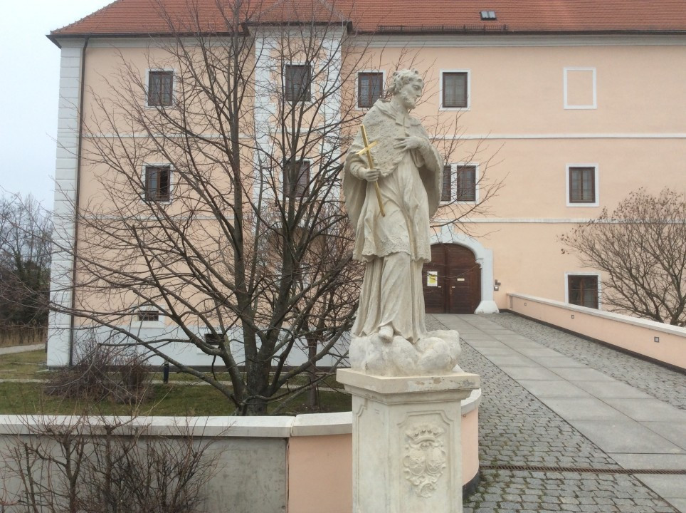 Vösendorf < Nepomuk