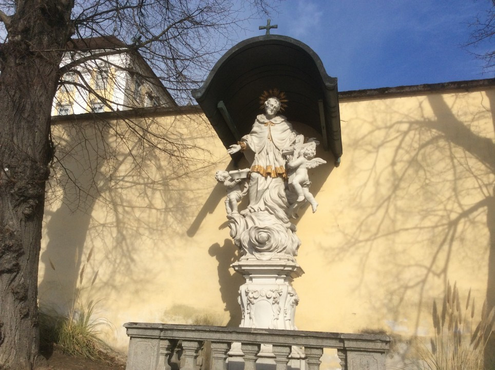 St. Florian < Nepomuk