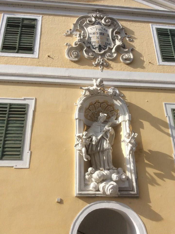 St. Florian < Nepomuk