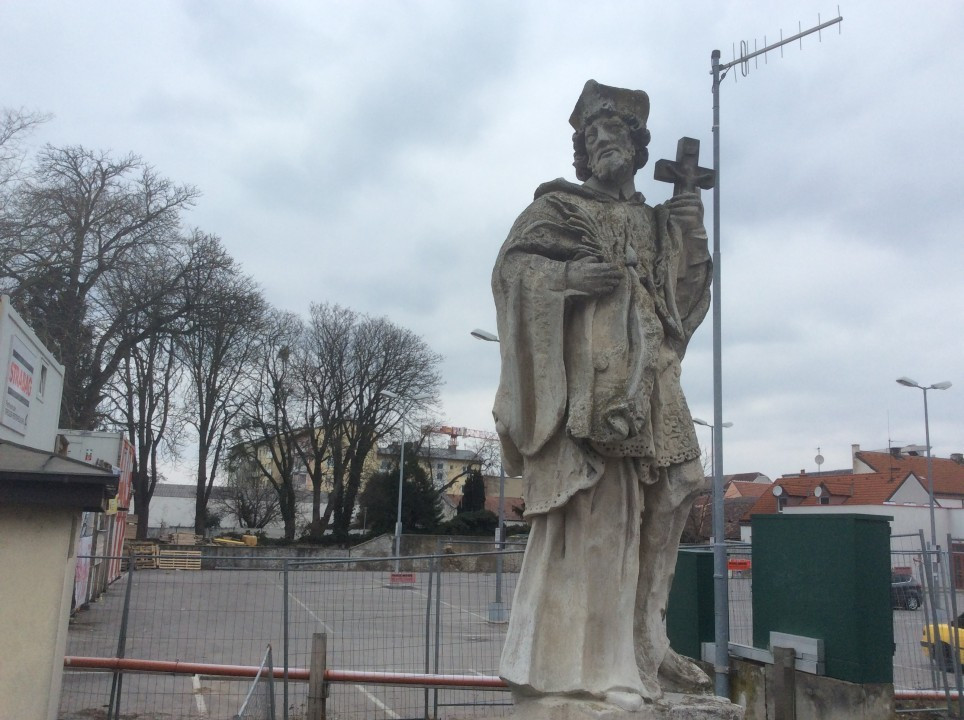Bruck an der Leitha < Nepomuk