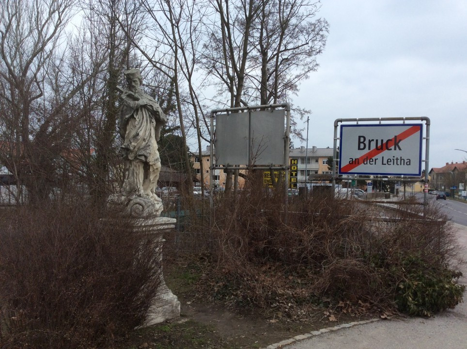 Bruck an der Leitha < Nepomuk