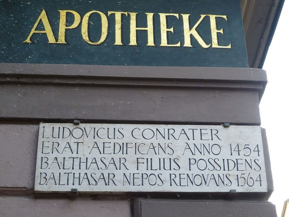 Memmingen>Einhornapotheke>Schild1