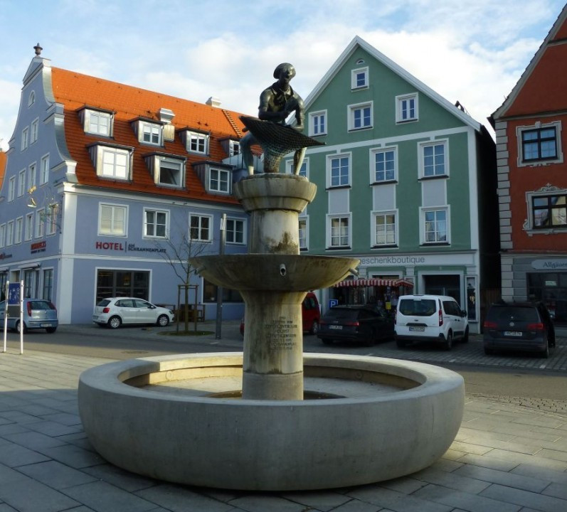 Memmingen>Schrannenplatz>Fischerbrunnen