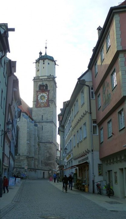 Memmingen>Martinsturm vom Marktplatz aus