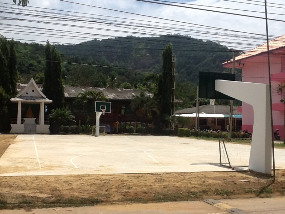Schule Klong Son Sportplatz