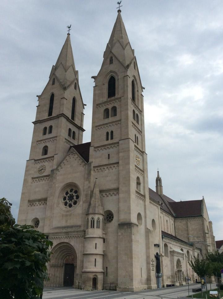 Wiener Neustadt < Nepomuk