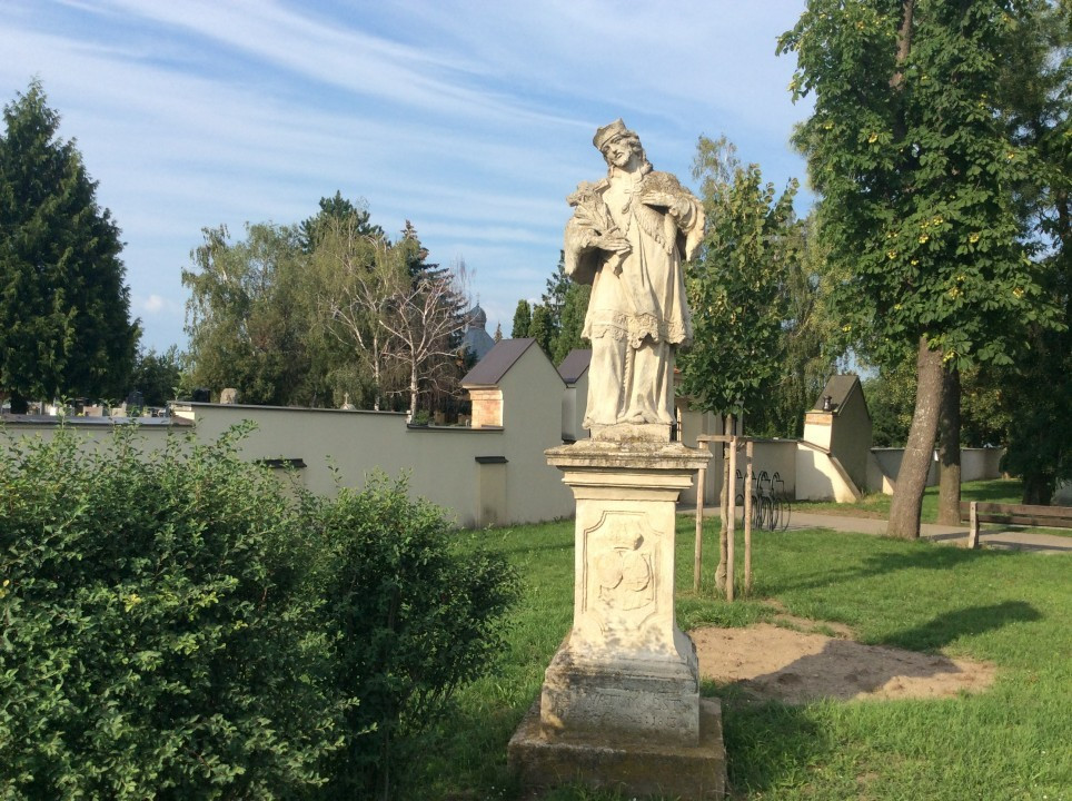 Hrušovany nad Jevišovkou < Nepomuk
