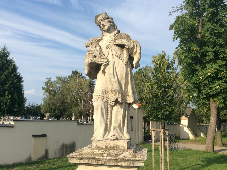 Hrušovany nad Jevišovkou < Nepomuk