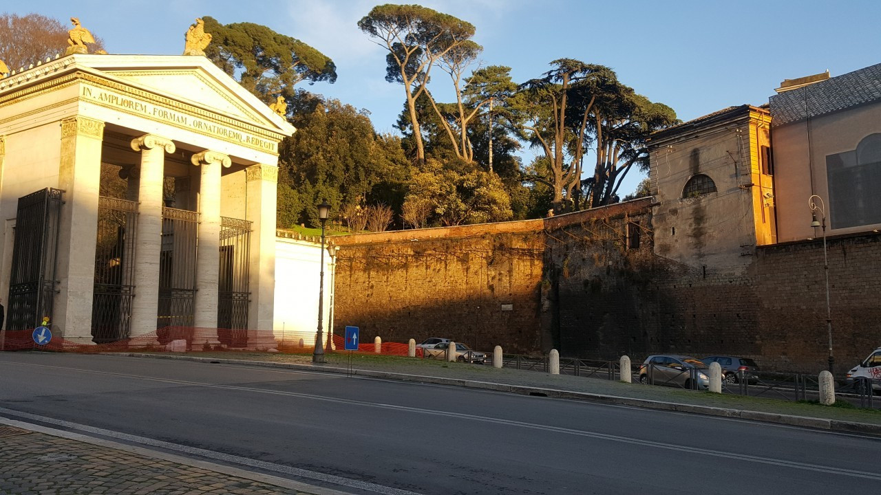 westlicher Eingang zur Villa Borghese