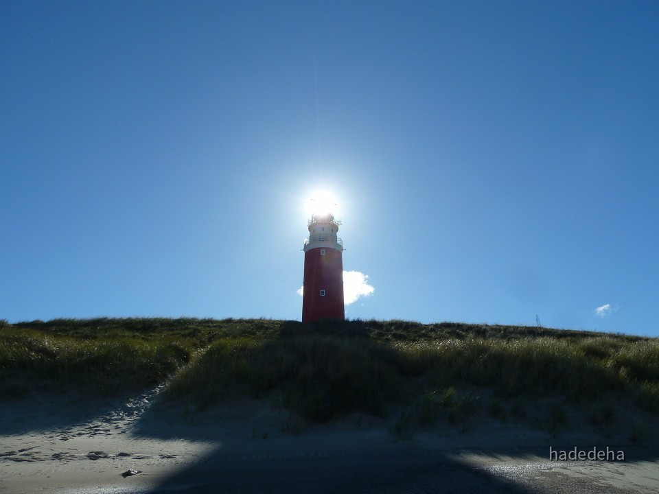 086 Texel - Sonne hinterm Leuchtturm