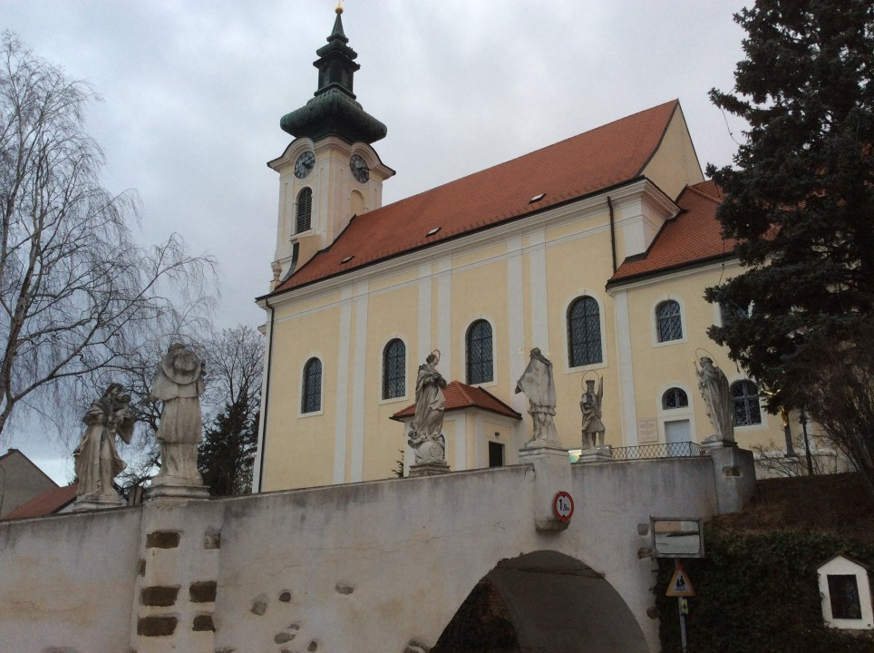 Wolkersdorf im Weinviertel < Nepomuk