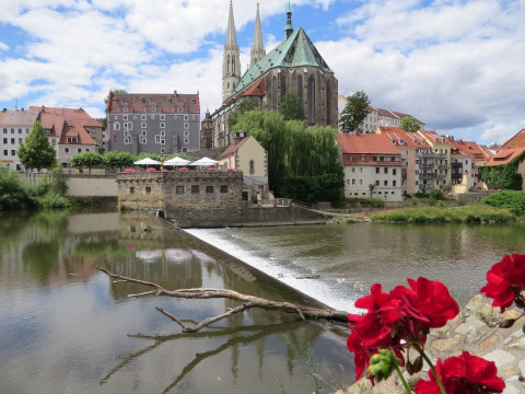 Blick über die Neiße auf die Peterskirche