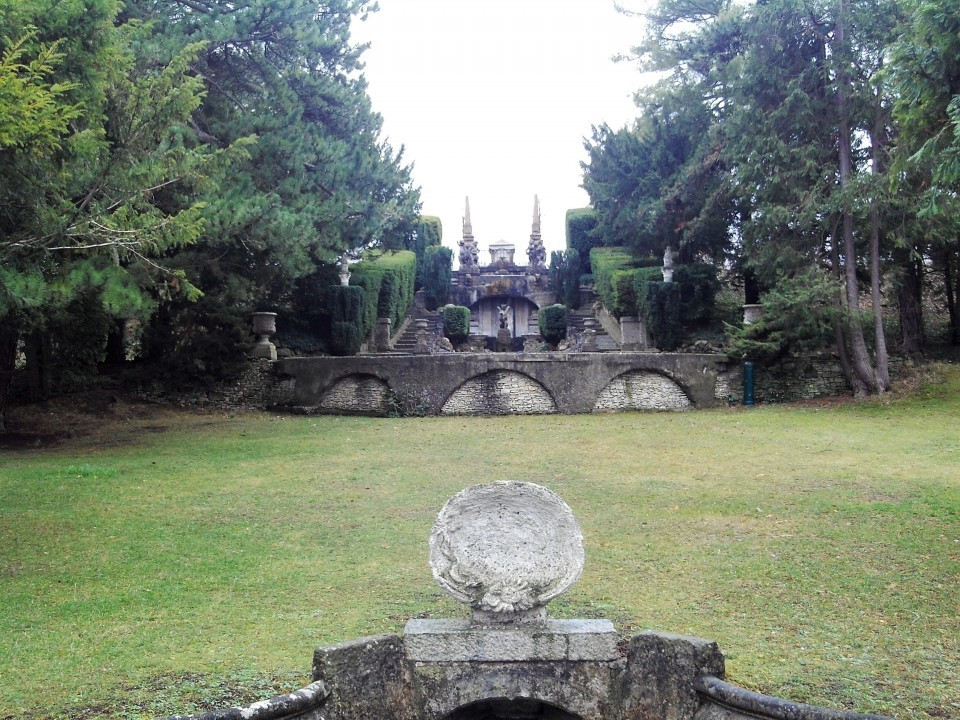 25 Roseburg Park
