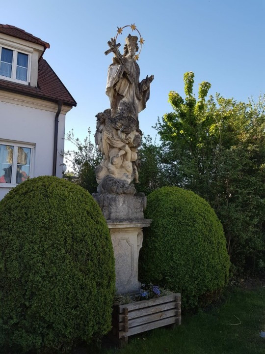 Göllersdorf < Nepomuk