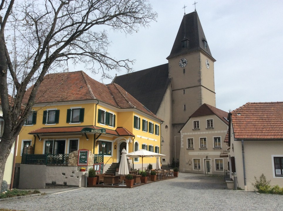 Maria Laach < Nepomuk