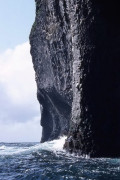 Vestmannaeyjar: Insel Heimaey,  Basaltfelsen