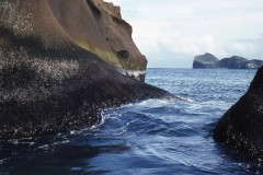 Vestmannaeyjar: Insel Heimaey,  Durchfahrt mit dem Boot