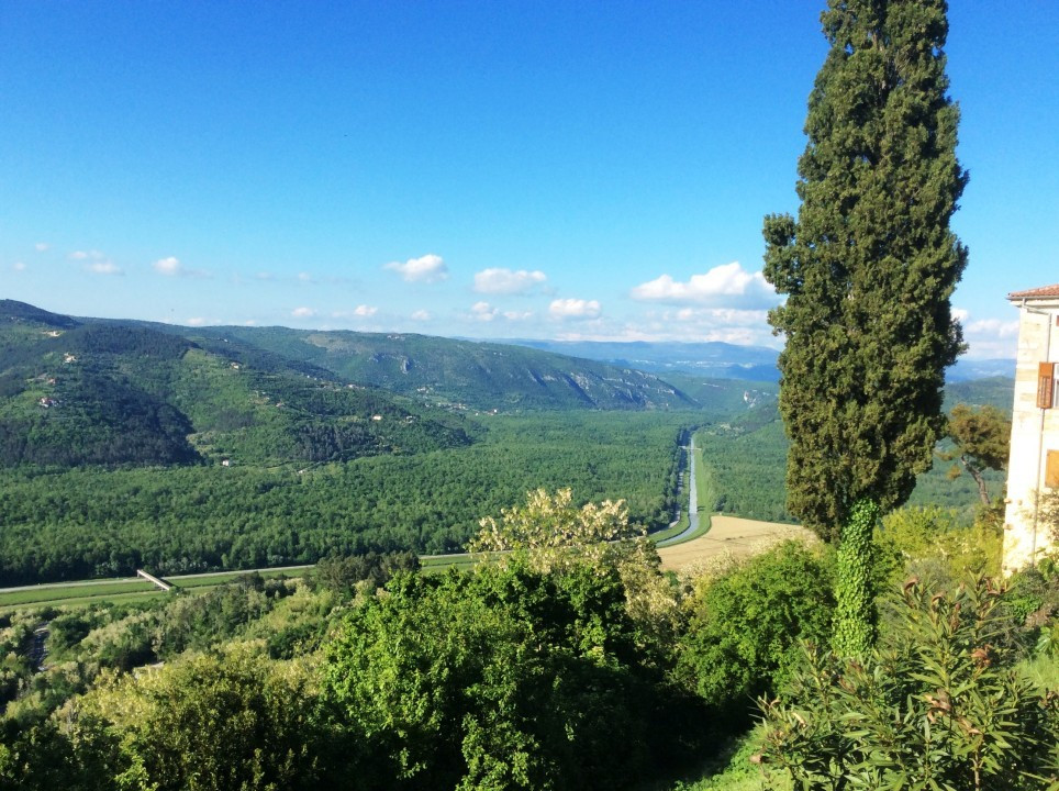Buzet, Jezero Botuniga und das Mirna Tal