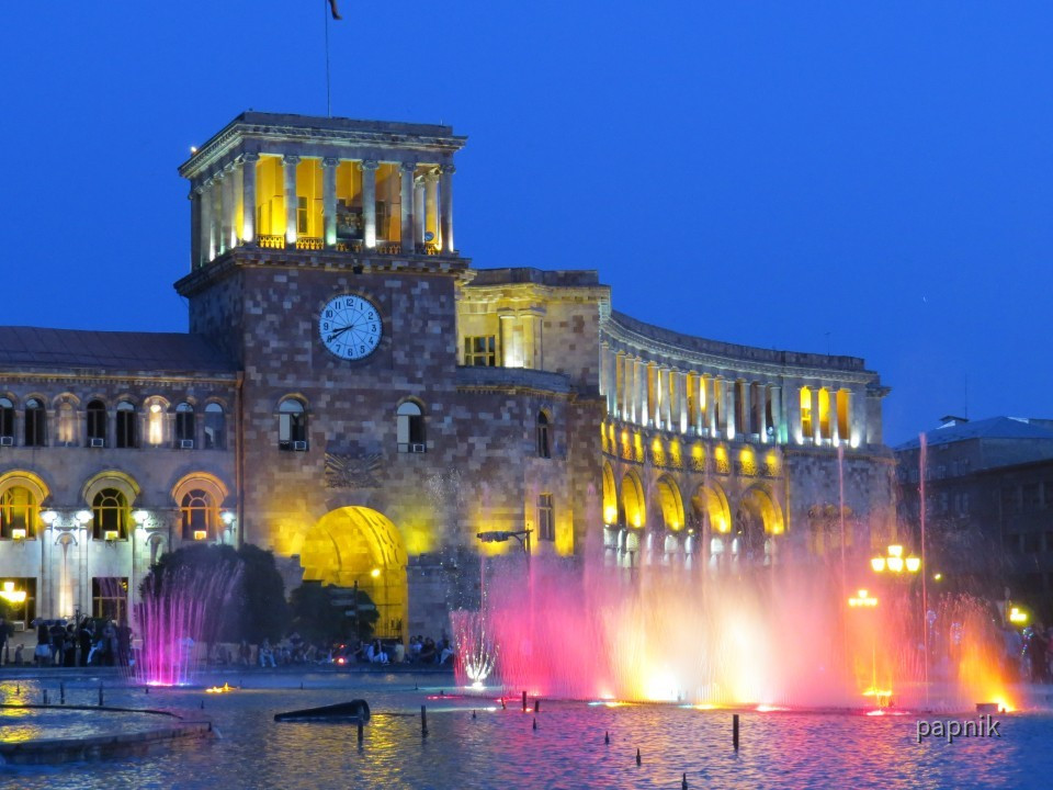 Licht- und Wassershow Platz der Republik