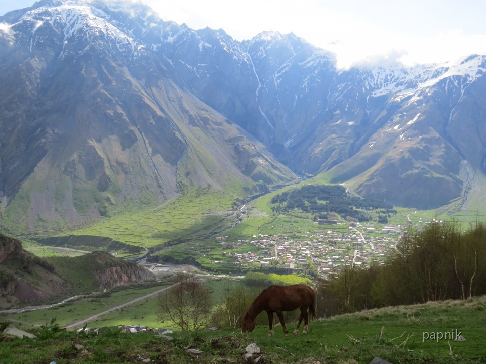 Blick auf Stepantsminda